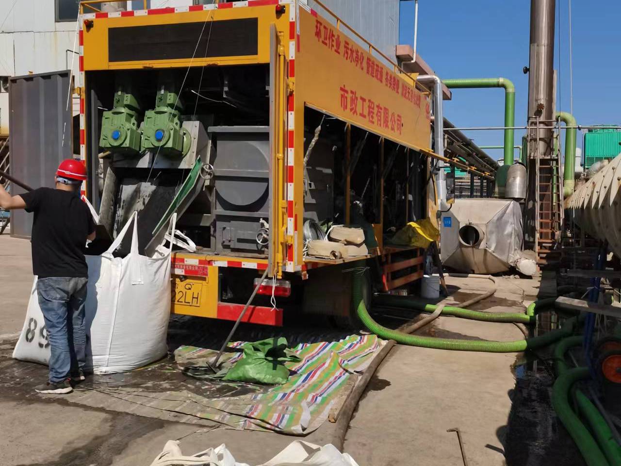 洪梅镇淤泥压干处理