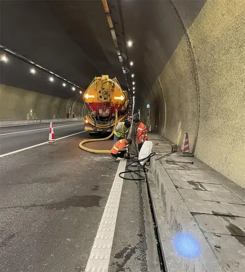 洪梅镇隧道排水渠清淤